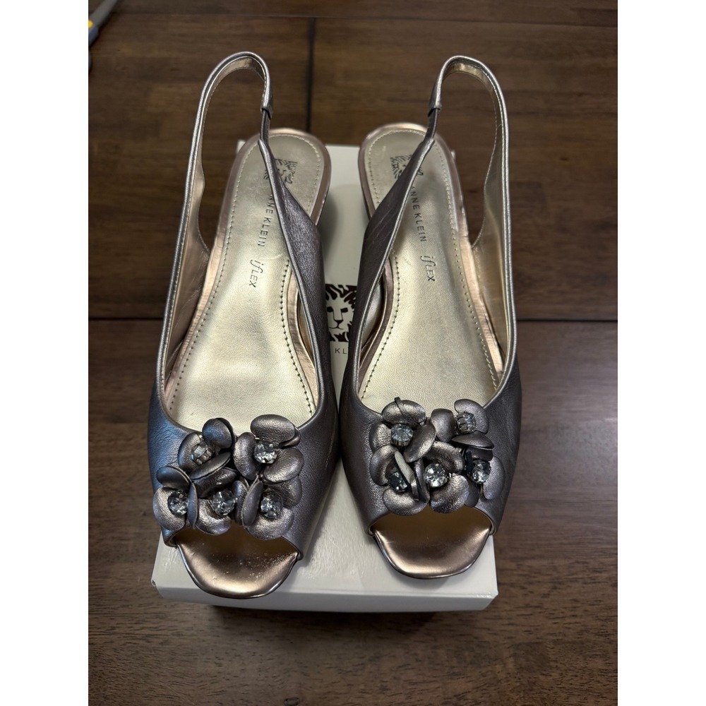 Anne Klein iFlex Pewter Metallic Leather Floral Slingback Heels AKLUDWIK 9.5M